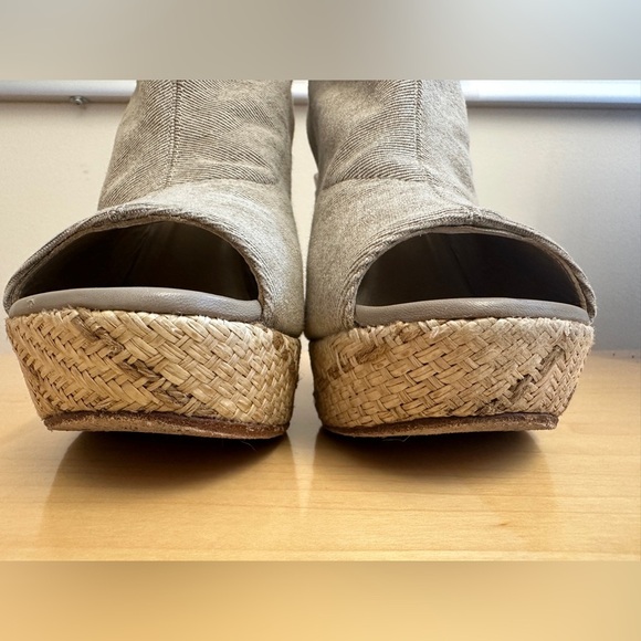 Stuart Weitzman Glover Wedge Sandals Size 7 - Picture 3 of 13